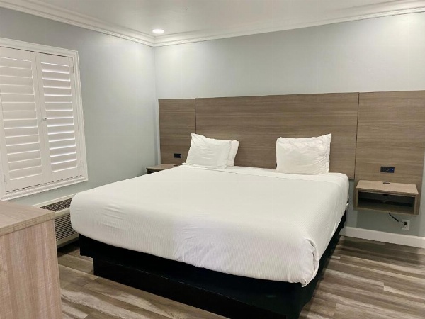 Lone Oak Lodge image 33