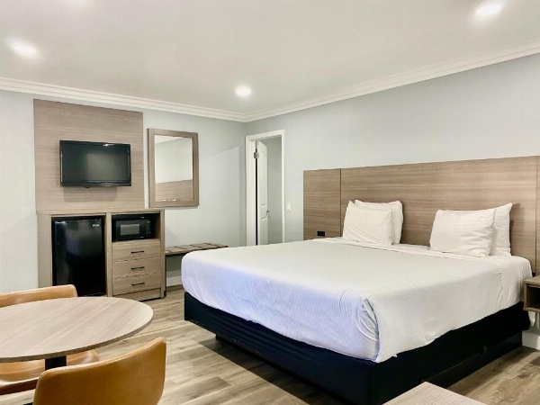 Lone Oak Lodge image 42