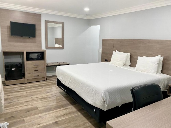 Lone Oak Lodge image 43